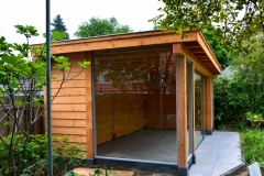 Tuinhuis met glazen schuifwand